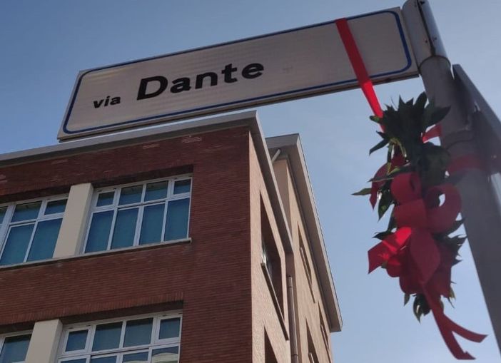 Busto, una corona di alloro in via Dante. «Usciremo dall’inferno della pandemia»