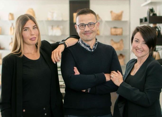 La squadra di Valigeria Ambrosetti: da destra, Federica, Paolo e Michela La squadra di Valigeria Ambrosetti: da destra, Federica, Paolo e Michela