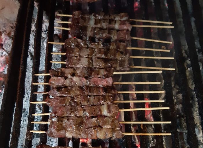 A Leggiuno va in scena la festa del gusto con la sagra degli arrosticini e del panzerotto