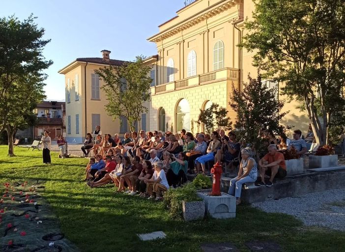 A Laveno riparte il Lago Incantato: teatro per tutti a cielo aperto A Laveno riparte il Lago Incantato: teatro per tutti a cielo aperto