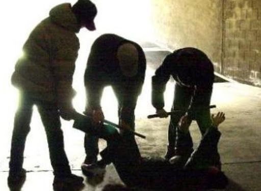 Botte, insulti e lesione a un timpano: "bullo" quindicenne tradito dai social e denunciato