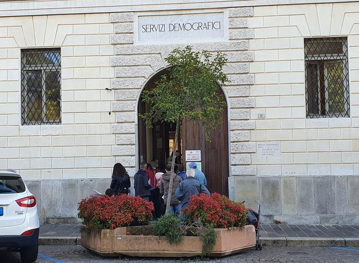 Nuove assunzioni e certificati anche in edicola. L’Anagrafe di Busto si rinforza