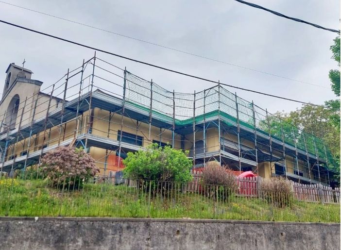 I lavori in corso all'asilo nido di Reno in una foto dalla pagina Facebook del Comune di Leggiuno
