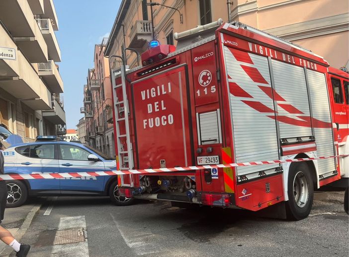 La polizia e i vigili del fuoco sul posto