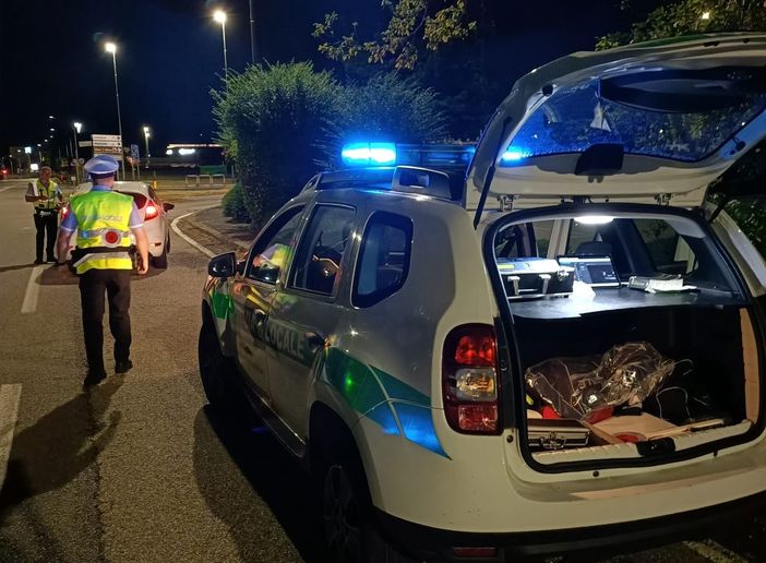 I controlli serali della polizia locale di Cocquio Trevisago