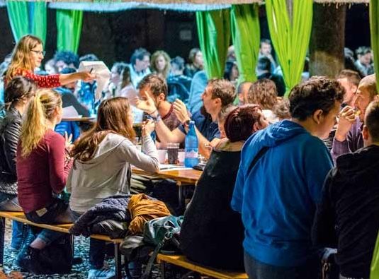 A SPASSO NEL WEEKEND. Buona tavola con gli alpini e &quot;smash burgher&quot; a Morosolo: un fine settimana da leccarsi i baffi