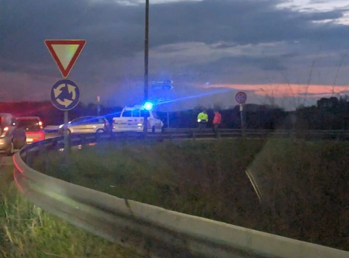 Code sulla Sp1 e strada chiusa alla rotonda per l'incidente stradale
