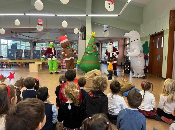 La "banda" di Babbo Natale e dei personaggi natalizi di Cavaria e Oggiona La "banda" di Babbo Natale e dei personaggi natalizi di Cavaria e Oggiona