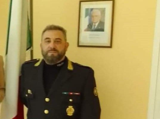 Il comandante Antonello Galfredi in una foto tratta dalla pagina Facebook del sindaco Il comandante Antonello Galfredi in una foto tratta dalla pagina Facebook del sindaco
