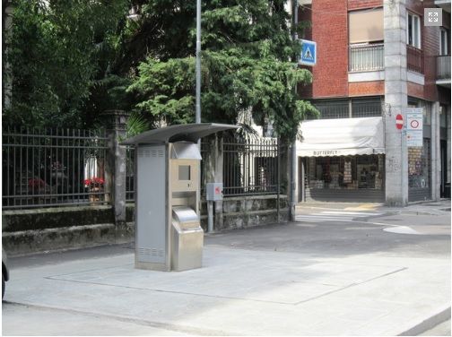 Isole ecologiche fuori uso, in centro città arriva il porta a porta anche per il vetro