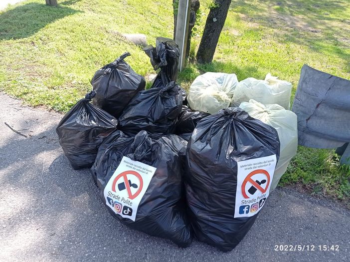 Materiale recuperato a Gallarate - foto dal profilo Facebook di Strade Pulite Materiale recuperato a Gallarate - foto dal profilo Facebook di Strade Pulite