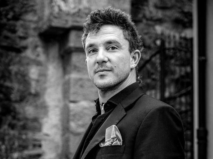 L'artista varesino Matteo Nebuloni