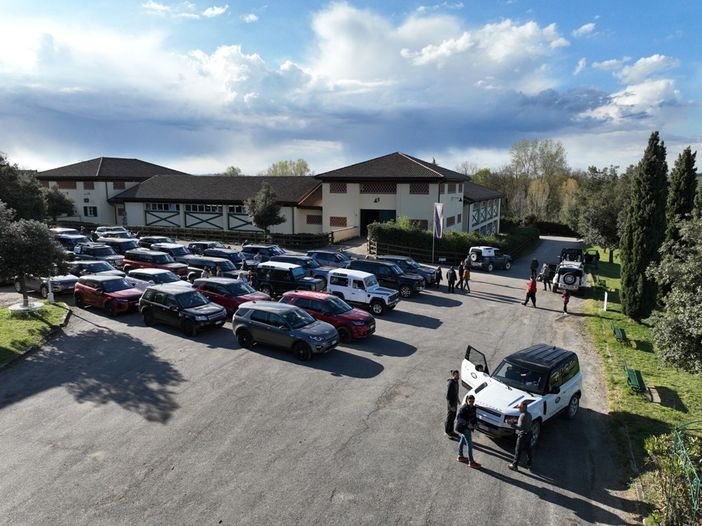 Motori e sportività: sessanta vetture di Autosalone Internazionale al quarto Raduno Land Rover