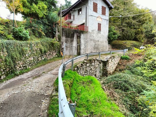 Via Valcastellana ad Angera Via Valcastellana ad Angera