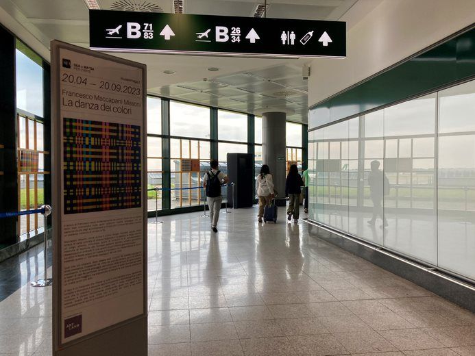 FOTO. Inaugurata a Malpensa la personale di Francesco Maccapani Missoni “La Danza dei Colori”