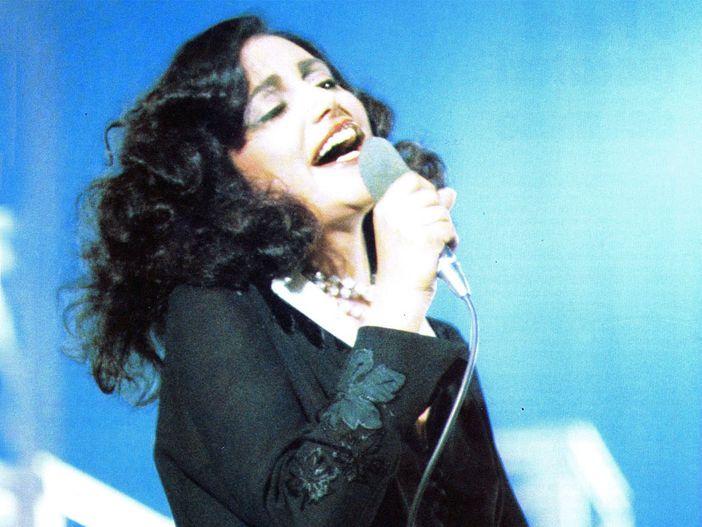 Mia Martini, superstizione e solitudine: il racconto di una vita spezzata Mia Martini, superstizione e solitudine: il racconto di una vita spezzata