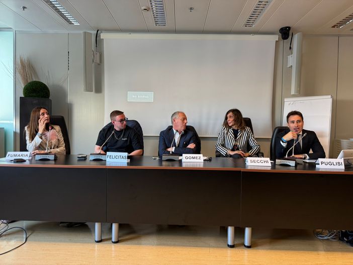 “Oltre il visibile - No al bullismo”: convegno al Pirellone e appello dei relatori, da Peter Gomez a Max Felicitas