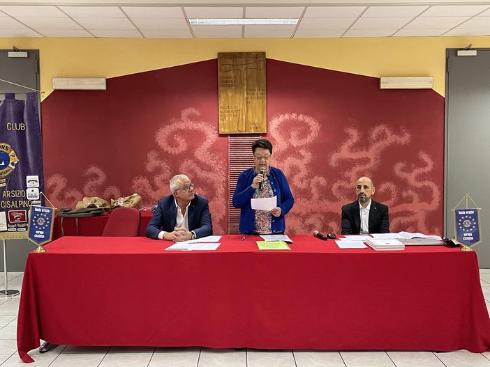 Emozioni e talento al concorso letterario Lions: una serata di parole, coraggio e speranza. Premiati i giovani autori che hanno raccontato la resilienza Emozioni e talento al concorso letterario Lions: una serata di parole, coraggio e speranza. Premiati i giovani autori che hanno raccontato la resilienza