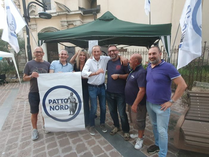 Nella notte bianca di Busto c’è chi raccoglie firme contro il Ponte sullo Stretto Nella notte bianca di Busto c’è chi raccoglie firme contro il Ponte sullo Stretto