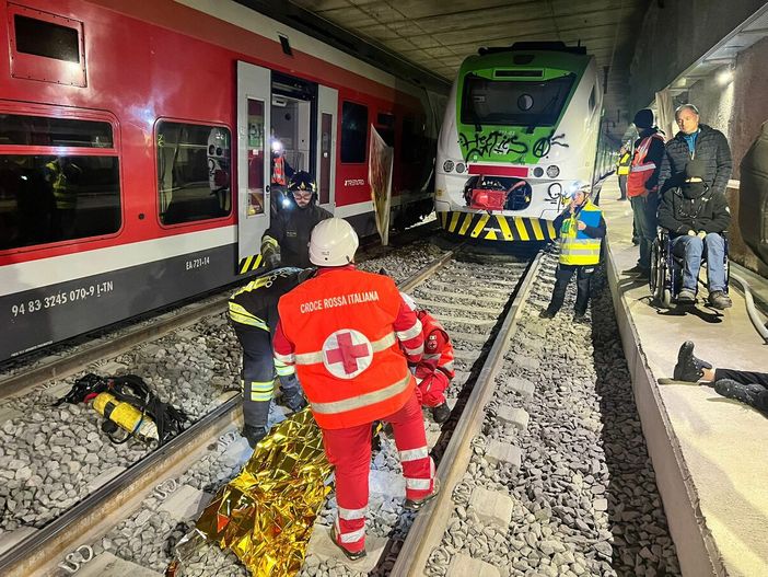 FOTO e VIDEO - Maxi esercitazione nella galleria di Casorate Sempione: simulato un grave incidente ferroviario sul futuro collegamento Malpensa–Gallarate