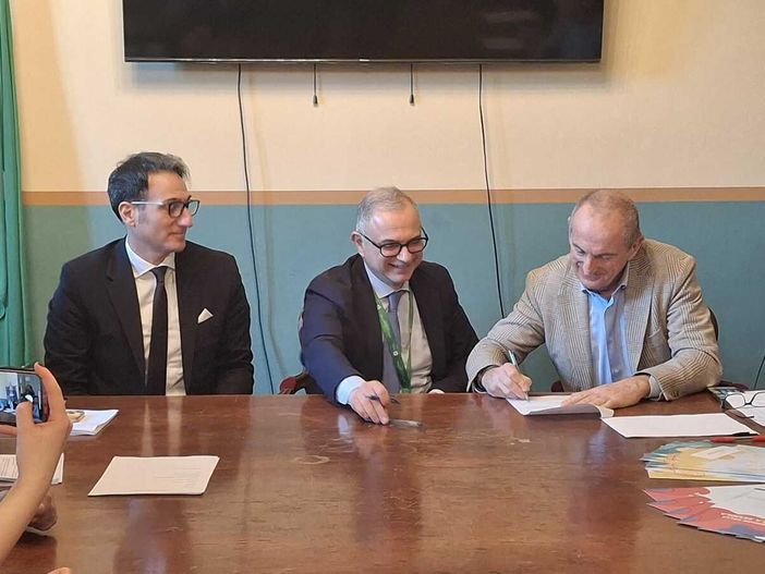 Coltivare la salute: firmato il protocollo che porta la prevenzione nelle scuole di Busto