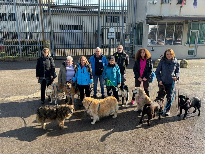 "Mi fido di te": sei detenuti diventano operatori cinofili "Mi fido di te": sei detenuti diventano operatori cinofili