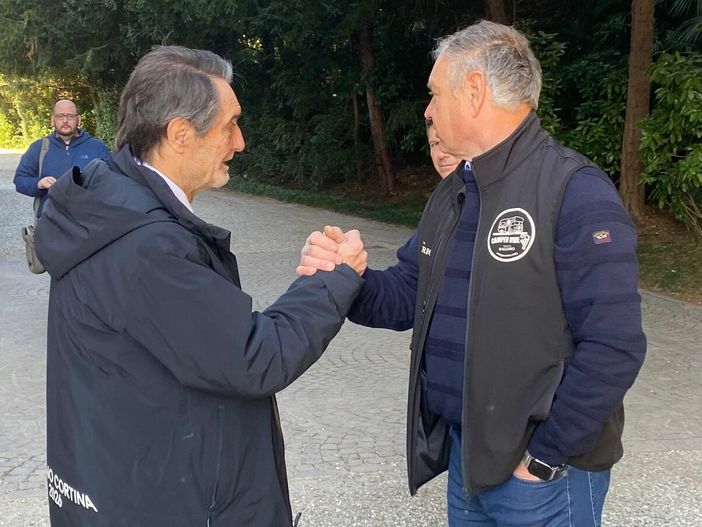 Attilio Fontana all'ingresso degli stati generali della salute questa mattina mentre saluta Rinaldo Ballerio di Elmec