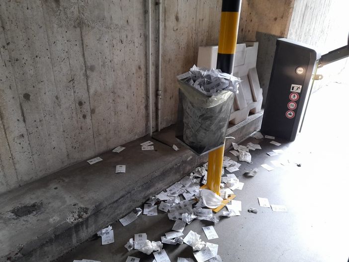 Unni al Seprio Park di Gallarate: rifiuti e imbrattamenti