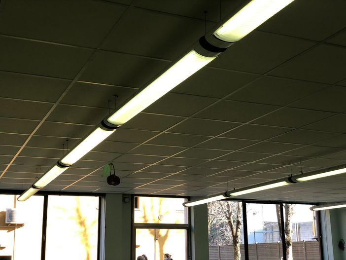 Cassano Magnago, scuola Rodari: controsoffitti nuovi e leggeri per il rientro in classe