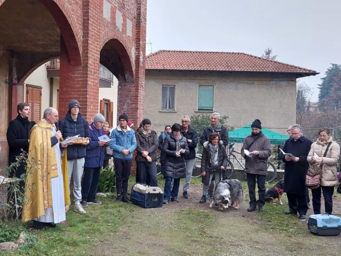 A Olgiate torna il tradizionale appuntamento con la benedizione degli animali. Ma (ancora) senza falò A Olgiate torna il tradizionale appuntamento con la benedizione degli animali. Ma (ancora) senza falò