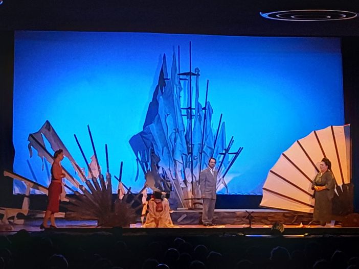 Lirica, Busto cancella la sua "Prima"