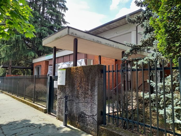 Le case di comunità saranno punti di riferimento per vaccinarsi. Quella di Busto, in viale Stelvio, sarà operativa dopo i lavori di ristrutturazione (le attività si svolgono, oggi, in ospedale, padiglione Pozzi, foto sotto)