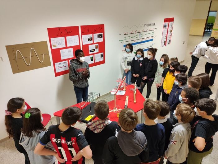 Alle Ponti i ragazzi raccontano colori e luce ai ragazzi Alle Ponti i ragazzi raccontano colori e luce ai ragazzi