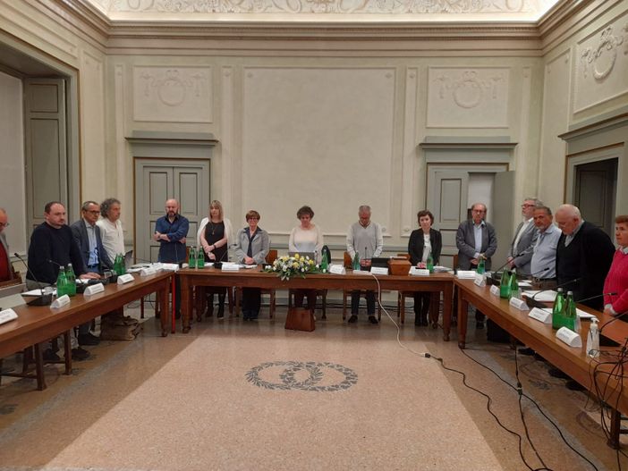 Il minuto di raccoglimento in ricordo di Mirella Cerini