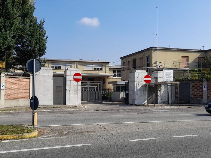 L'uscita dell'ex deposito dell'aeronautica, a Gallarate L'uscita dell'ex deposito dell'aeronautica, a Gallarate