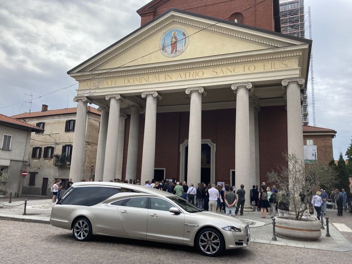 A Fagnano l'addio al giovane farmacista: «Matteo è stato un dono di Dio»