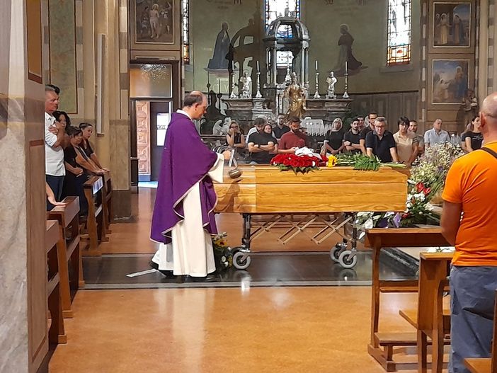 Cardano al Campo, saluto commosso a Michele Valente Cardano al Campo, saluto commosso a Michele Valente