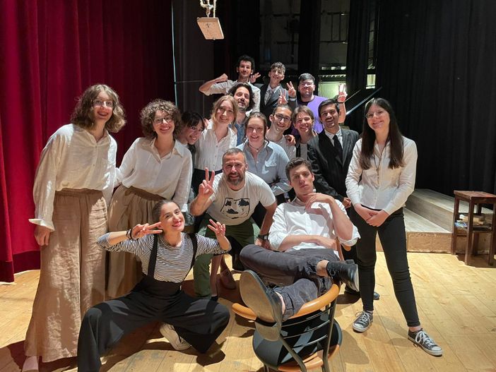 “Non scendere” accoglie a teatro don Gabriele Bof