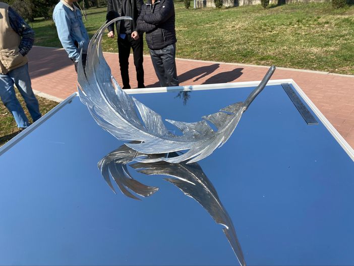 La piuma del monumento in una foto d'archivio La piuma del monumento in una foto d'archivio