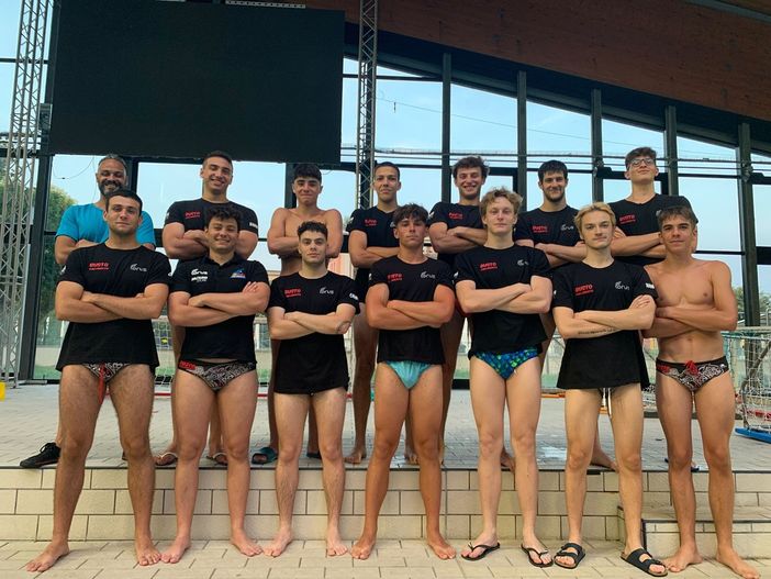 Un tuffo in una nuova sfida per la Busto Pallanuoto Paglini Store: a Salerno per i quarti nazionali U20 Un tuffo in una nuova sfida per la Busto Pallanuoto Paglini Store: a Salerno per i quarti nazionali U20