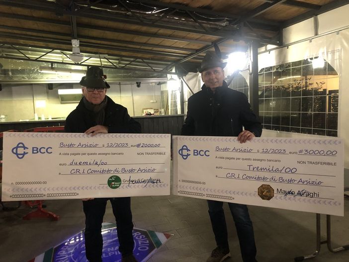 VIDEO E FOTO. Messa degli alpini, al parco di Villa Tosi risuona un Natale solidale: donati alla Croce rossa 5mila euro