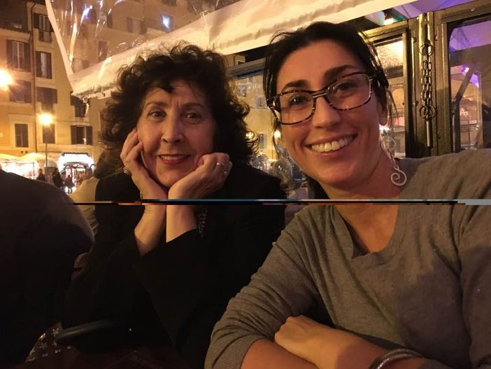 Amanda Ferrario con mamma Amedea (nella foto pubblicata sul profilo dei social, per cortesia della famiglia)