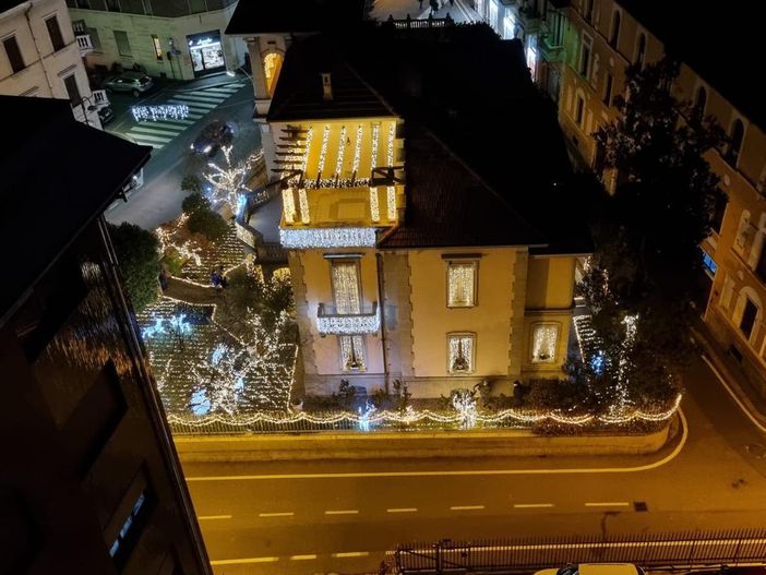 La magia del Natale prende casa, anzi luce a Busto Arsizio. VIDEO E FOTO