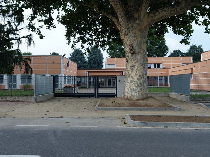 Marnate, conclusi i lavori alle scuole medie. Nuovo ingresso per la ripresa di settembre