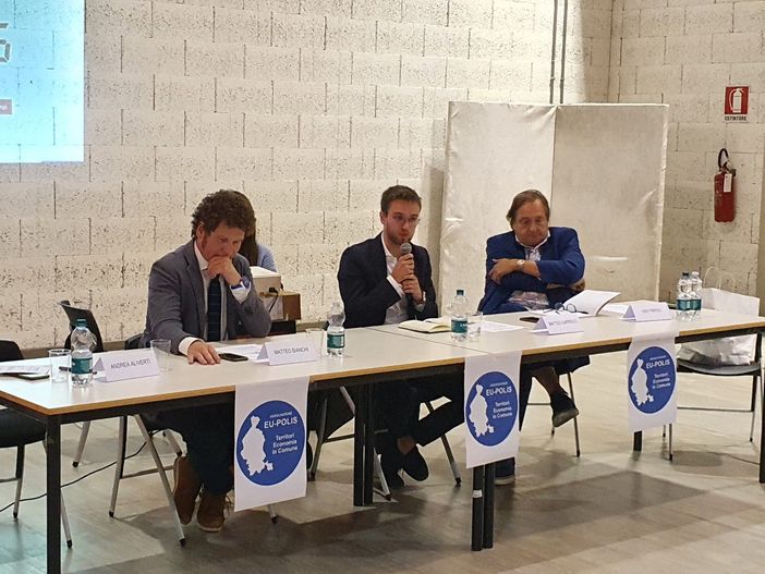 Domande secche ai candidati e ritmo serrato. Dibattito vivace con Eu-Polis Domande secche ai candidati e ritmo serrato. Dibattito vivace con Eu-Polis