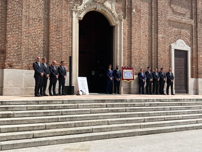 L’addio di Samarate a Giulia e Stefania