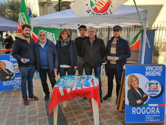 Laura Rogora incontra i cittadini al gazebo: «Tanti momenti di confronto sul programma» Laura Rogora incontra i cittadini al gazebo: «Tanti momenti di confronto sul programma»
