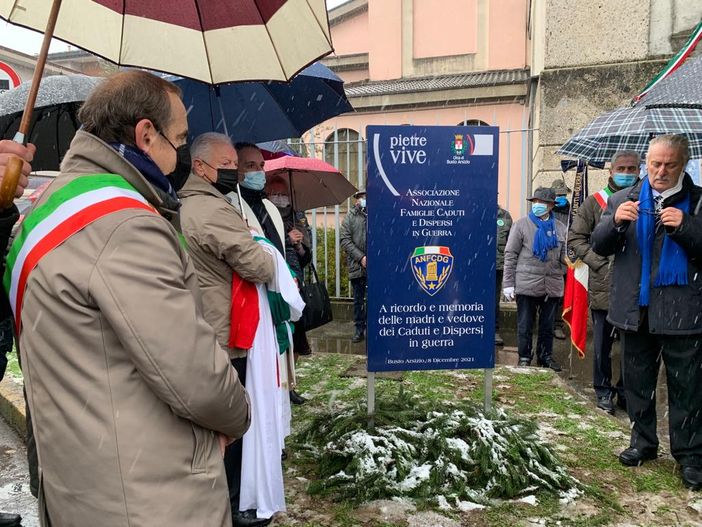 Inaugurata a Borsano la stele in memoria alle madri e vedove di guerra Inaugurata a Borsano la stele in memoria alle madri e vedove di guerra