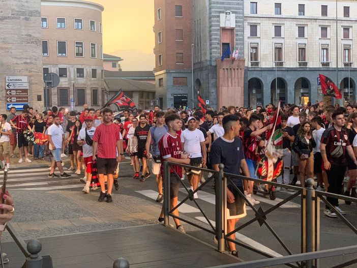 Prodotti e vestiti made in Italy "taroccati", sequestrato magazzino a Somma Lombardo Prodotti e vestiti made in Italy "taroccati", sequestrato magazzino a Somma Lombardo