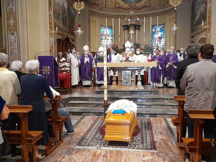 L'arcivescovo celebra il funerale di don Giovanni Ciochetta